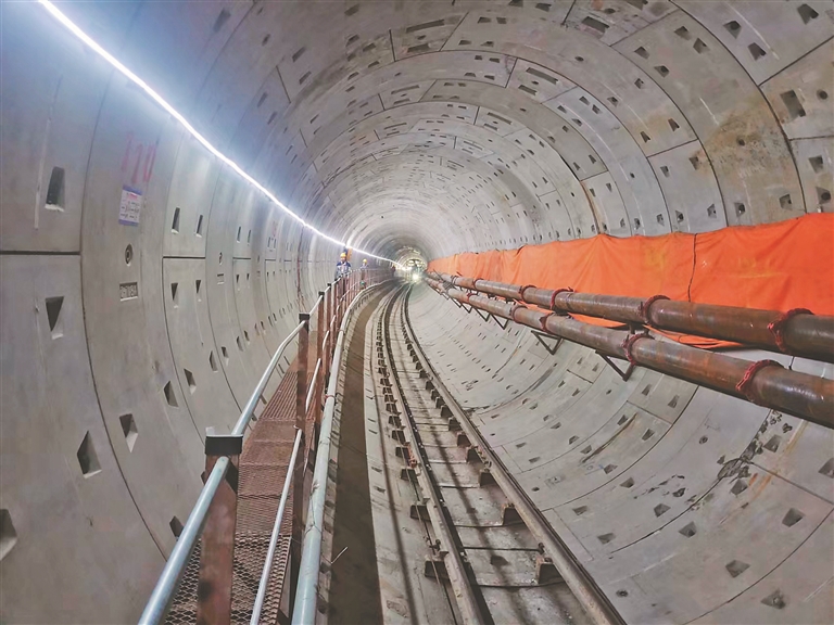 哈尔滨地铁3号线河山街站至河松街站叠落区间隧道右线贯通