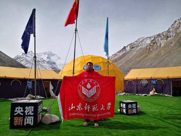 从齐鲁大地到珠穆朗玛峰 山东高校教师成功在海拔7028米的珠峰上架设气象站