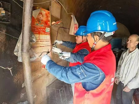 电力“红马甲”展现新作为_fororder_图片12