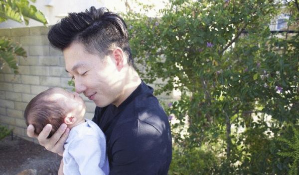 第二胎是男孩！李小鹏晒与儿子蹭鼻子温馨照
