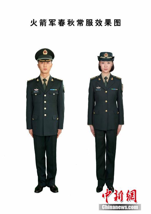 火箭军新式服装采用了墨绿色和卡其色的邻近色组合,创新了军种服装