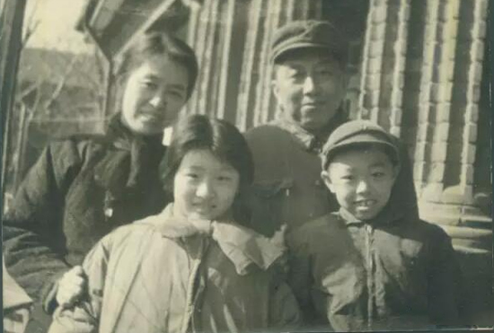 閻肅之子:我爸對黨滿懷“跪乳之恩、反哺之愛”