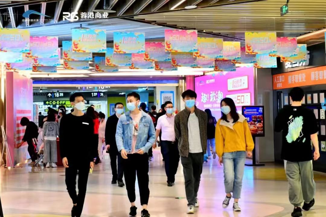 （转载）新鲜！地铁车站里还可以逛市集