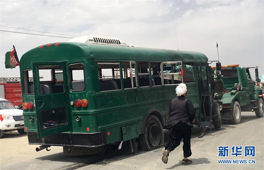 阿富汗首都警察车队遭袭至少27人死亡