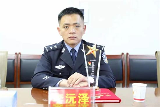 最美一线民警李沅泽——警徽熠熠守初心 藏蓝青春燃使命