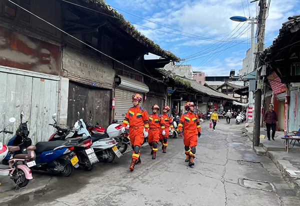 雅安漢源發生48級地震暫未發現人員傷亡和房屋倒塌情況