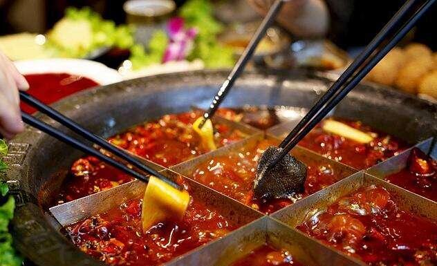 重庆知名火锅店被曝使用潲水油 曾被认定放心店