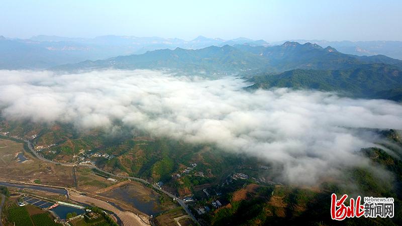 河北邢臺：雲海翻騰太行山