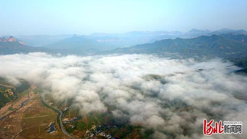 河北邢臺：雲海翻騰太行山