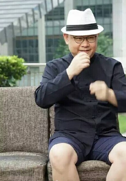 久未现身的刀郎发福明显