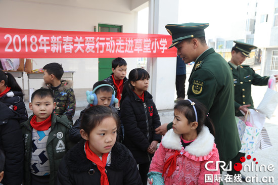 已過審【法制安全】奉節縣消防大隊走進小學開展新春關愛行動