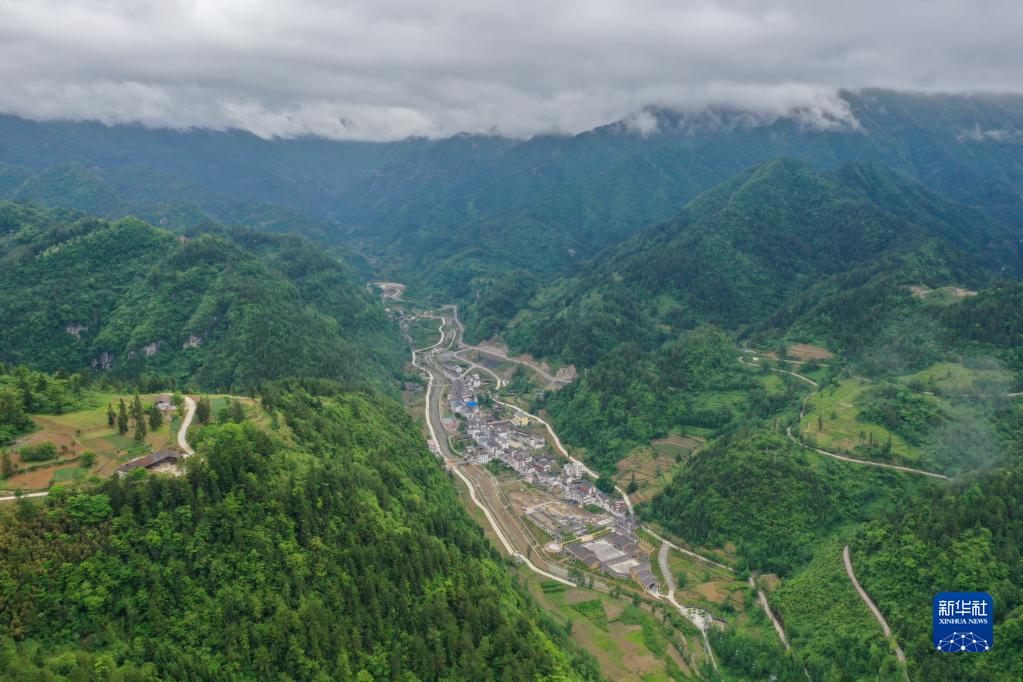 重庆：农文旅融合铺就高山土家小镇致富路