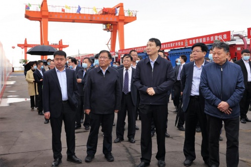 全国首套国产中厚煤层450米超长智能综采工作面成套装