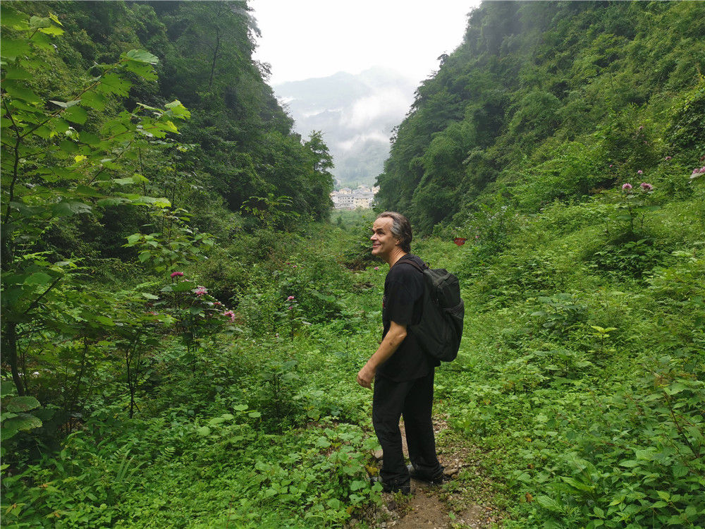 与中国大山结缘的法国洞穴探险家