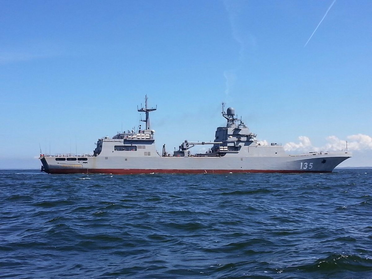 俄罗斯伊万·格伦号登陆舰试航