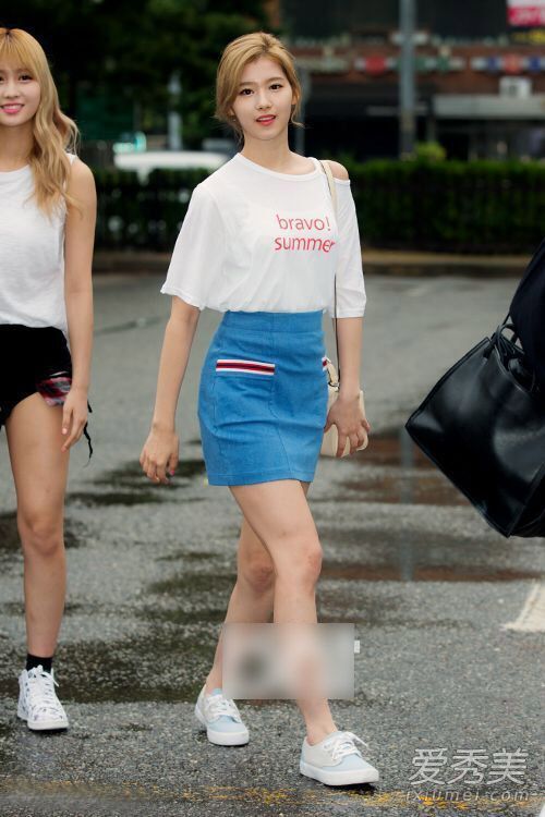 少女时代林允儿徐贤 韩国女星六月最新街拍搭配