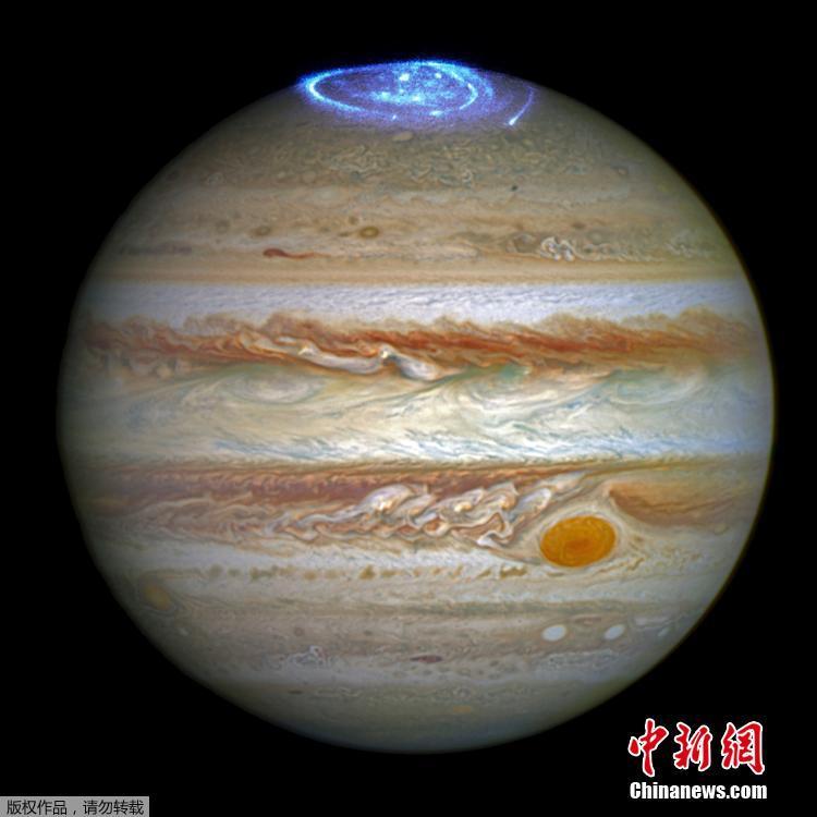 哈勃望遠鏡捕捉到木星極光 幽藍神秘