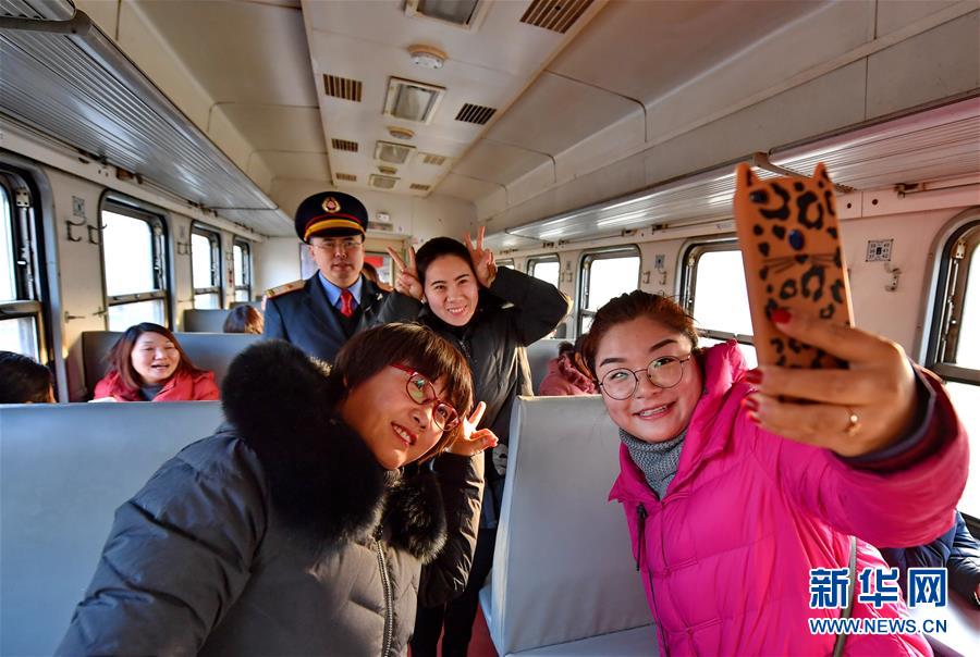 河北唐山停运旅客多年的百年铁路重新开行客运列车