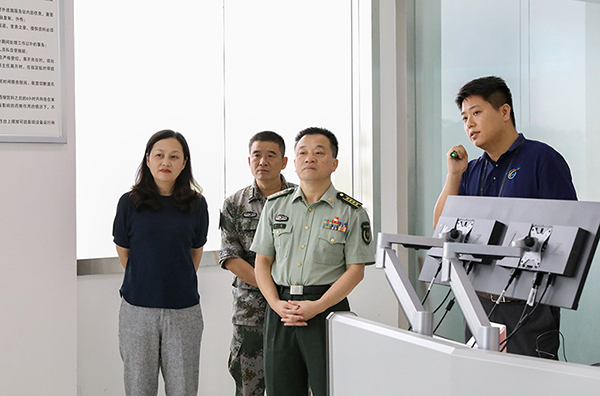 自贡军分区政委李塘到自贡航空产业园调研