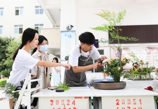 【原创】重庆城市职业学院举行职业教育活动周系列活动_fororder_微信图片_20220516140358