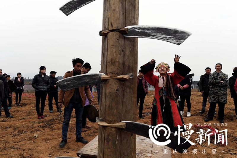 【区县联动】【秀山】重庆秀山傩戏上刀山，一次刀刃上的舞蹈【区县联动 短列表】重庆秀山傩戏上刀山，一次刀刃上的舞蹈