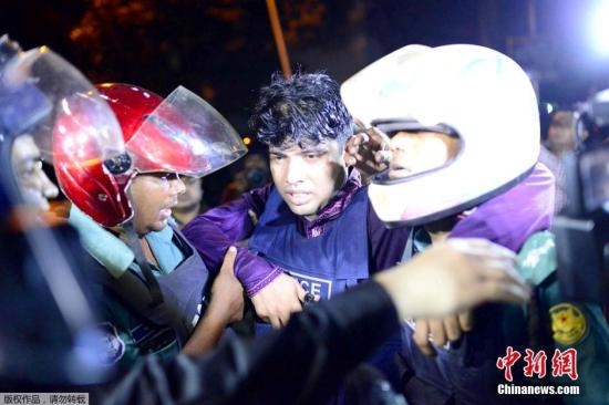 IS稱突襲孟加拉國多人死傷 警匪曾駁火開上千槍