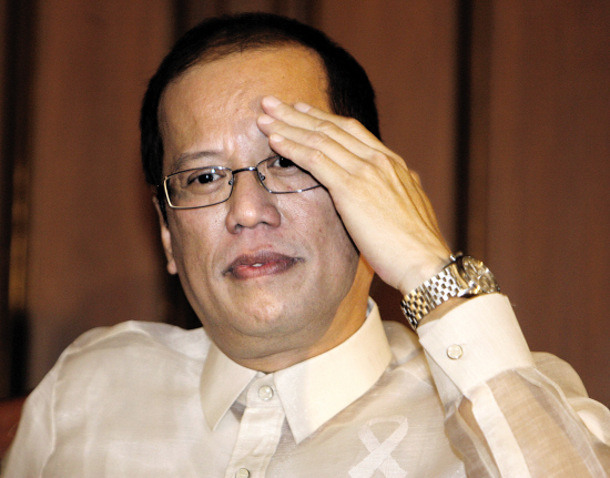 菲律宾前总统阿基诺刚刚卸任一天就摊上官司