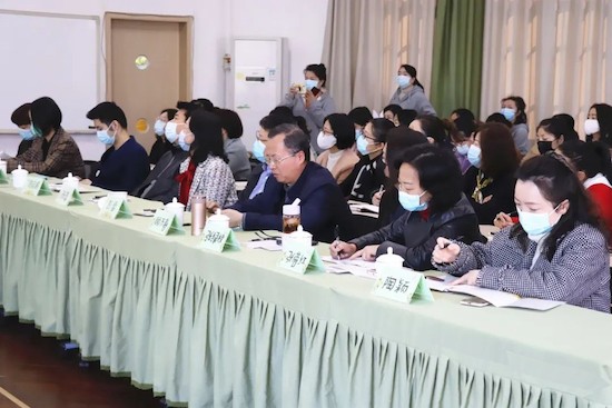 无锡市南站中心幼儿园开展从“操场”到“游戏场”幼儿园项目化研讨活动