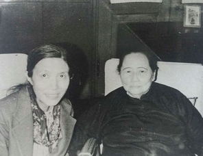 1979年4月23日，戴成功探望外祖母宋庆龄。