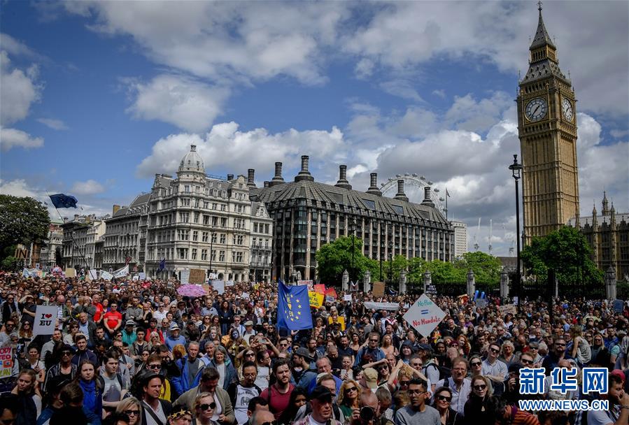 伦敦举行反“脱欧”游行