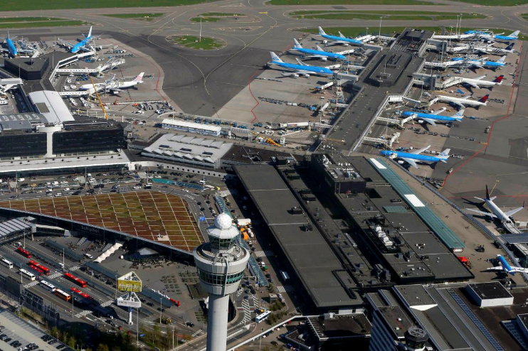 荷蘭阿姆斯特丹的史基普機場建議所有乘客查詢航班狀態_fororder_QQ截圖20180119160243
