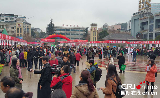 (已过审/大扶贫)贵州遵义就业扶贫势正劲 8000余人进场求职 (已过审/大扶贫)贵州遵义就业扶贫势正劲 8000余人进场求职