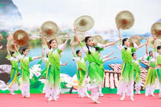 西安市灞桥区东城第二小学“名校+”校园文化艺术节举行