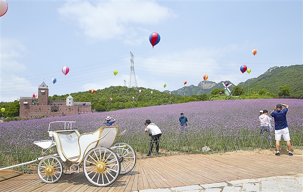 大连：热气球嘉年华暨高跷小丑艺术节开幕