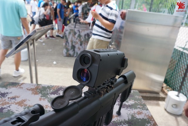 細看國産10式大口徑狙擊步槍