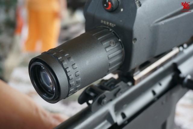 細看國産10式大口徑狙擊步槍