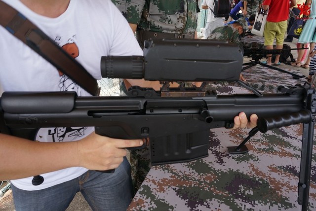 細看國産10式大口徑狙擊步槍