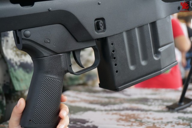 細看國産10式大口徑狙擊步槍