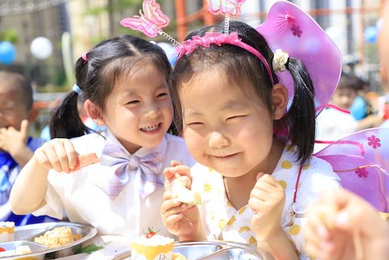 玩转缤纷“六一” 乐享幸福童年——青岛西海岸新区灵山卫中心幼儿园儿童节活动