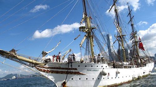 全球最古老全帆高桅船访港　供香港市民上船参观