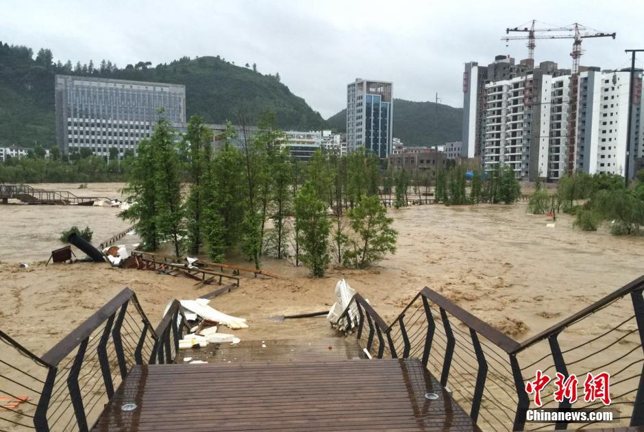 貴州省銅仁市東南部遭遇強降雨天氣,銅仁市碧江區六龍山鄉出現特大