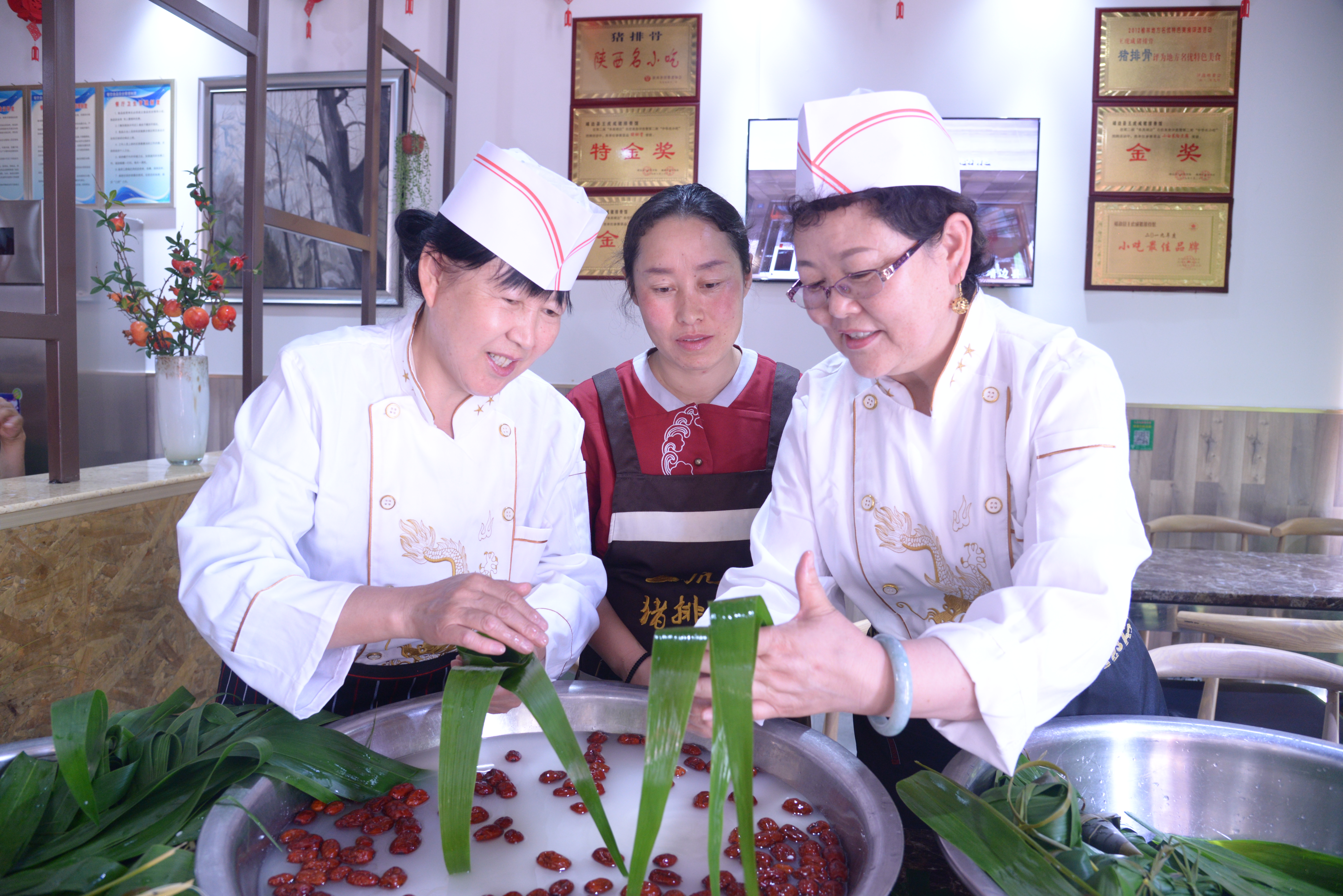 榆林靖边：端午粽飘香 节日情谊浓_fororder_微信图片_20220602153128