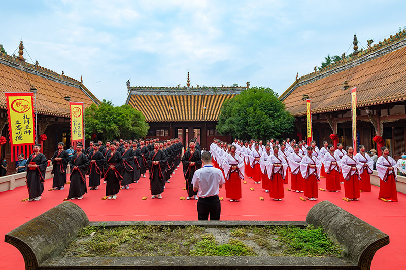 百舟竞渡迎端午 富顺县第二届端午龙舟文化旅游活动精彩上演_fororder_11文庙祈学活动（摄影-廖志全）