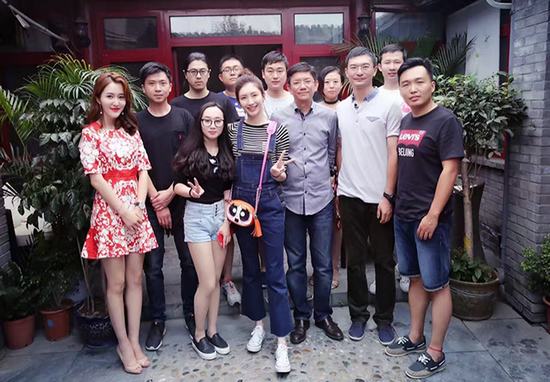 江疏影助力“春蕾午餐” 捐助20位贫困儿童