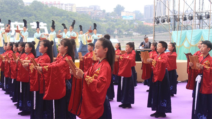 The 22nd China Ankang Han River Dragon Boat Festival Kicks off_fororder_3