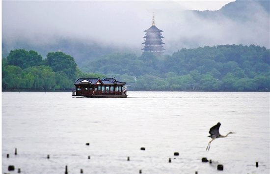 煙雨濛濛的西湖