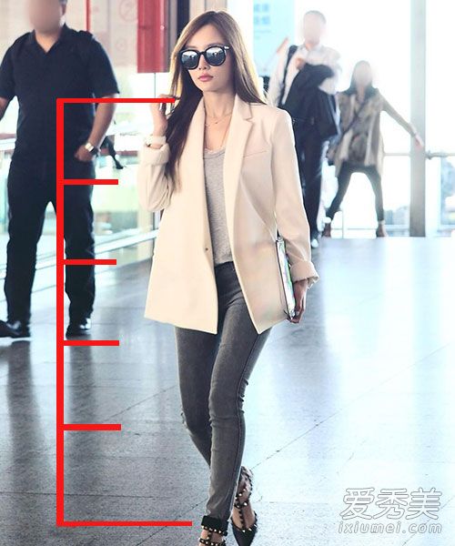 首页 滚动新闻   早就有人扒过李小璐的身高了,官方数据给出是163cm