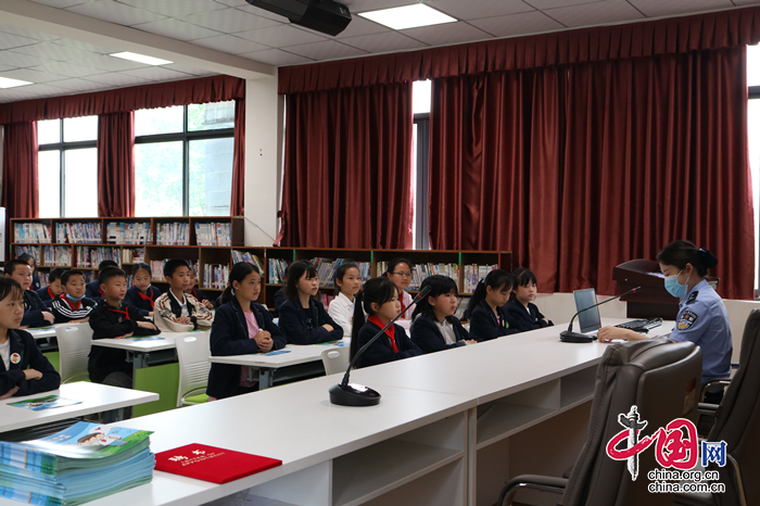 （转载）遂宁河东公安开展铁路护路宣传教育暨法治进校园活动