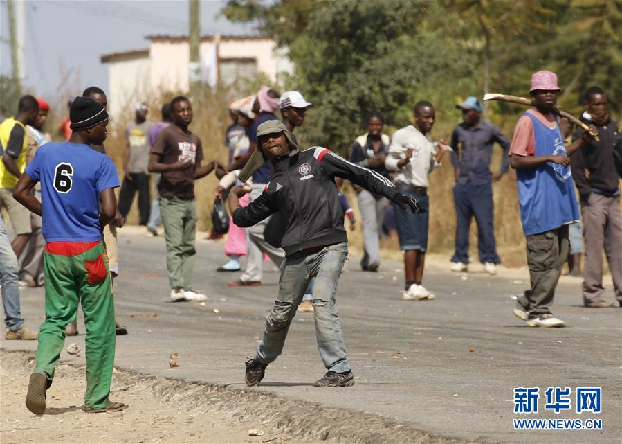 津巴布韋小巴司機與警方發生暴力衝突
