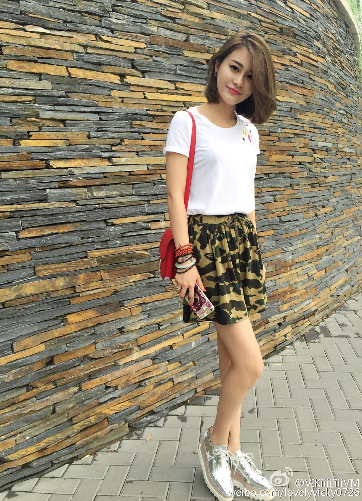 李根白富美女友晒虐狗照 能给几分?